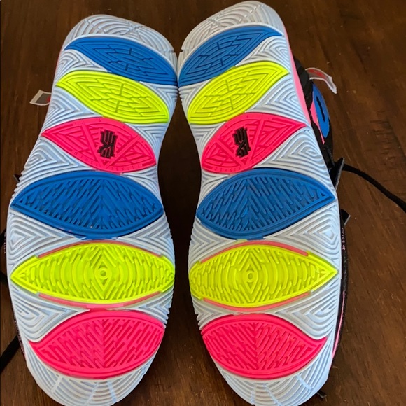 Nike Kyrie 5 - Picture 5 of 5